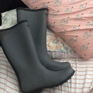 Bearpaw rainboots